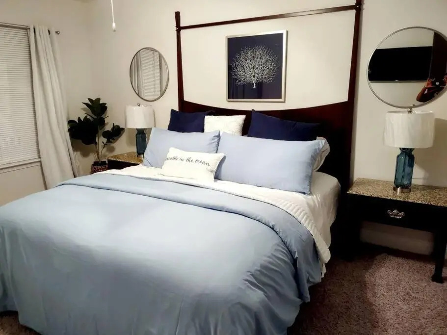 Luxurious 3br 2.5ba Townhome w/ community pool- sleeps 6