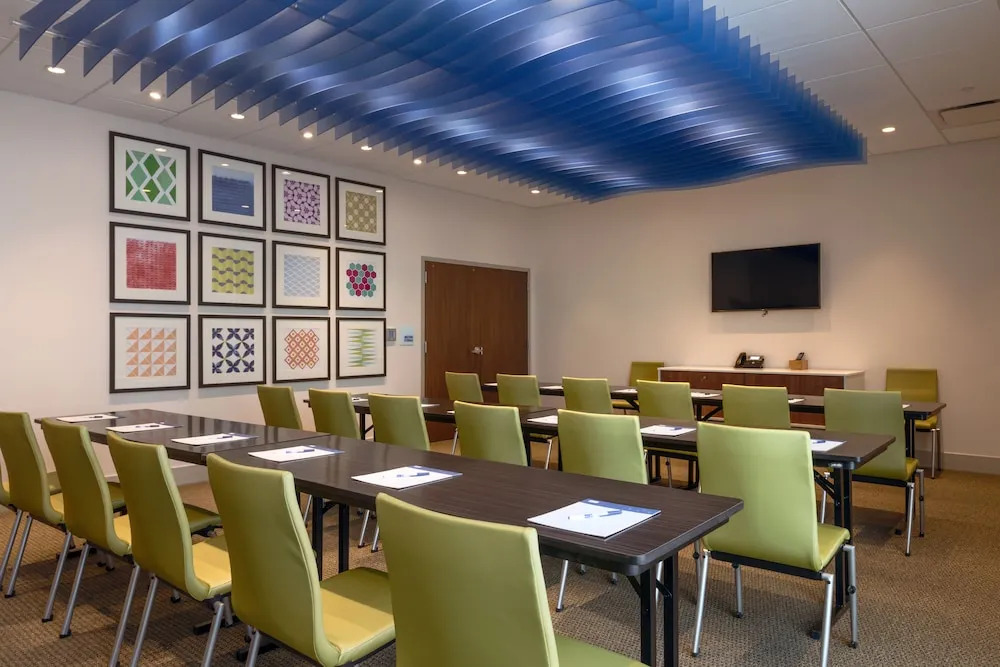 Holiday Inn Express & Suites Tulsa Downtown By Ihg