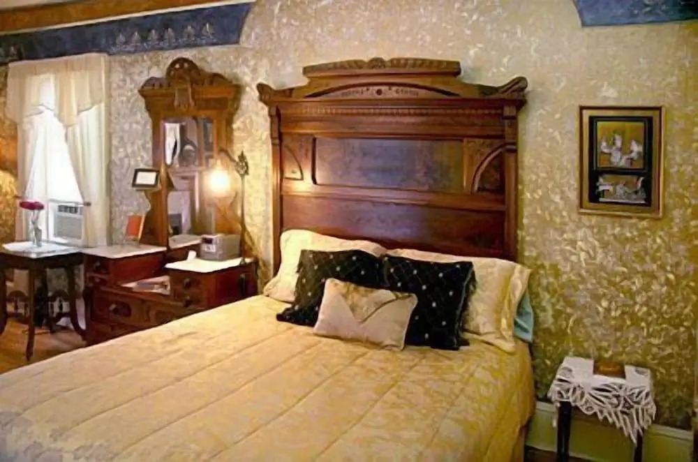 The Brumder Mansion