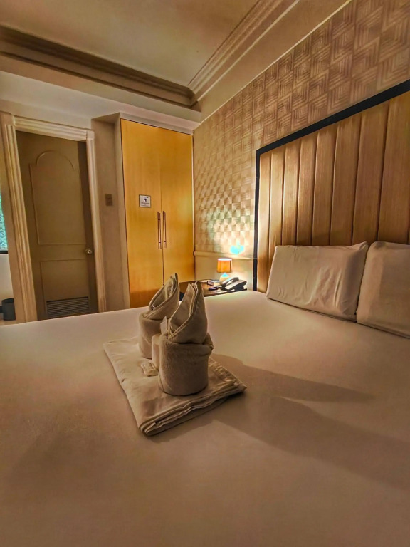 S&M Hotel