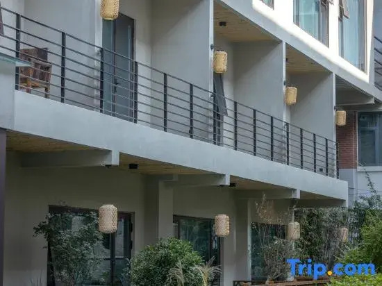 Zhengzhou Mountain Listening Wind City Homestay