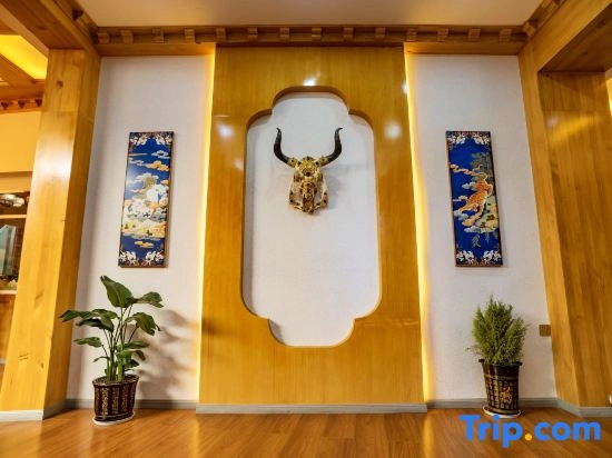 Luoke Renjia · ins Designer's Light Luxury Vacation Homestay (Dukezong Ancient City Branch)