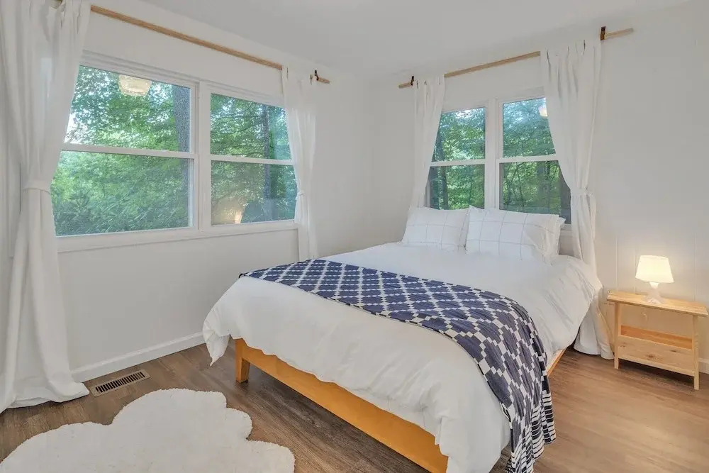 Blue Ridge Lookout Beautiful Modern Cabin - Nature Hikes And Pets Ok 4 Bedroom Cabin by RedAwning