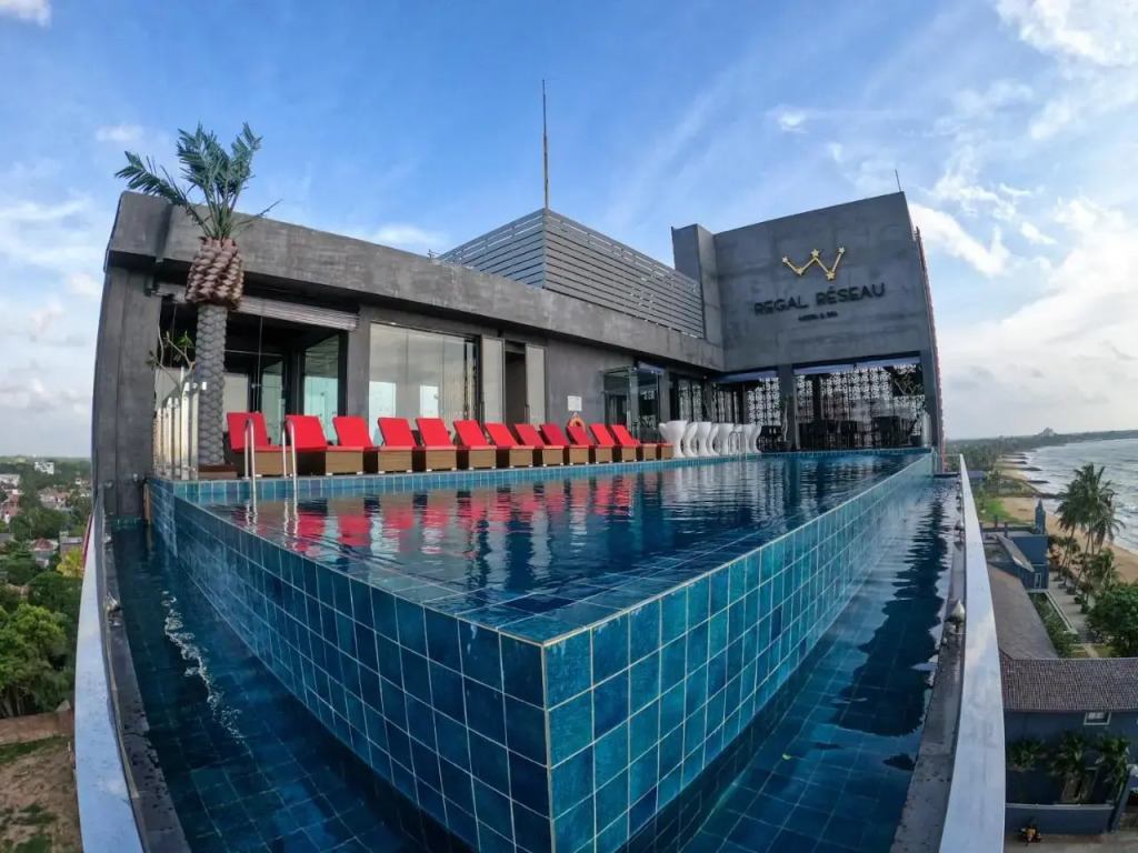 Rainbow Beach Hotel