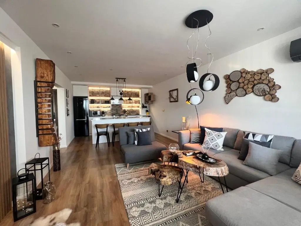5* Brand New Top Floor Luxury Flat Next to Ski Lift