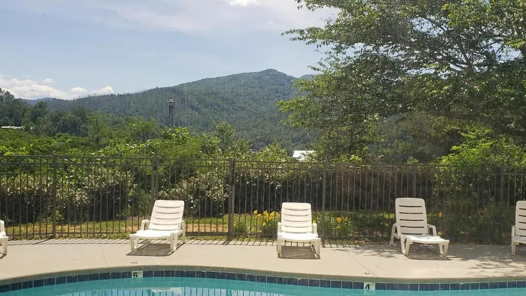Gatlinburg Chateau Condo 301