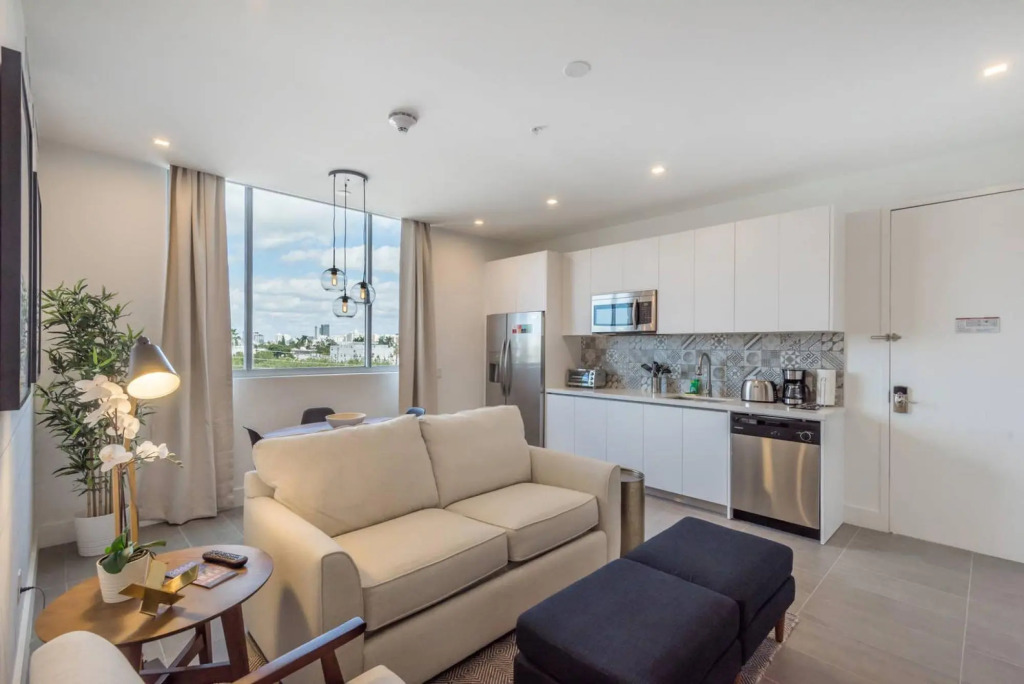 Luxury 2 bedroom apt in South Beach 403