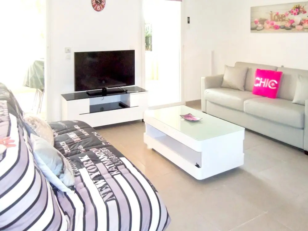 Apartment With one Bedroom in Saint-raphaël, With Pool Access and Furn
