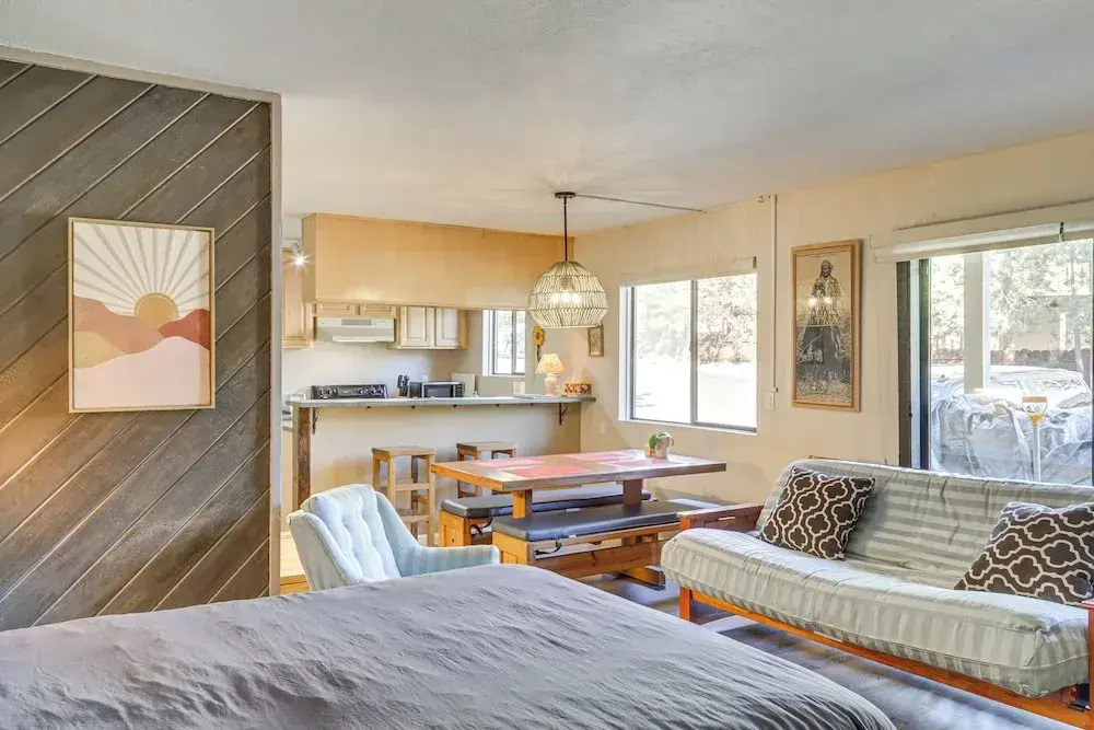 Cozy Mammoth Lakes Studio: 5 Mi to Ski Slopes