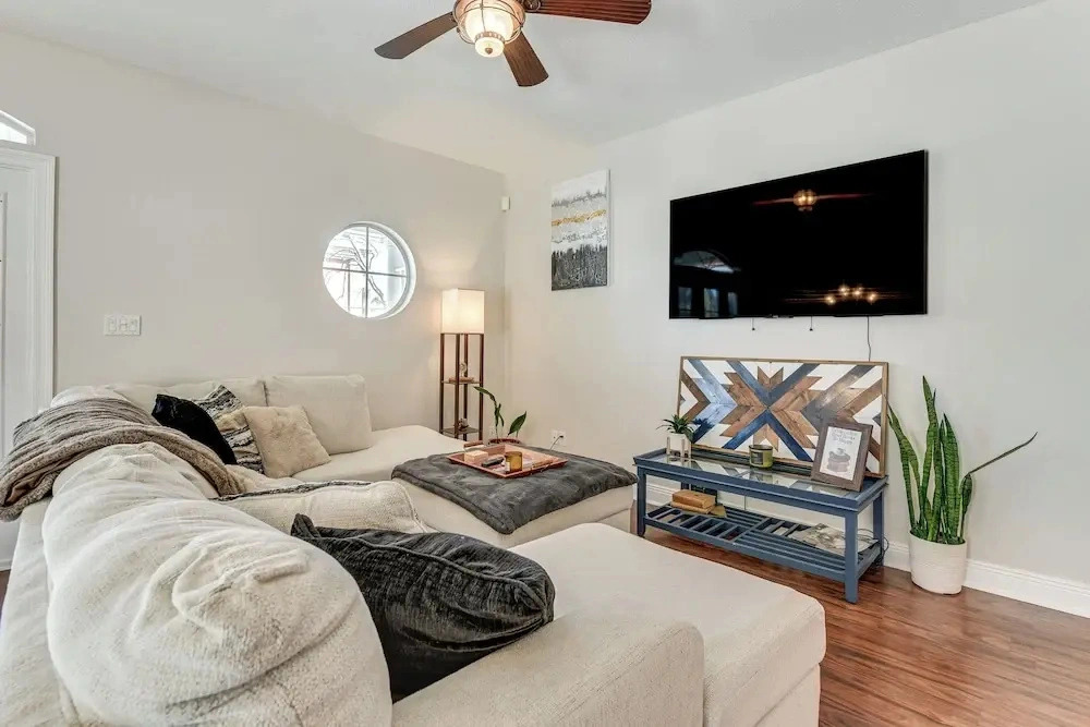 Walkable Dtwn Fort Walton Beach Condo w/ Balcony