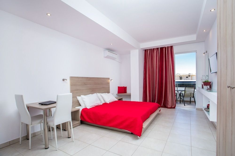 Stay Helios - Aparts & Pool Suites