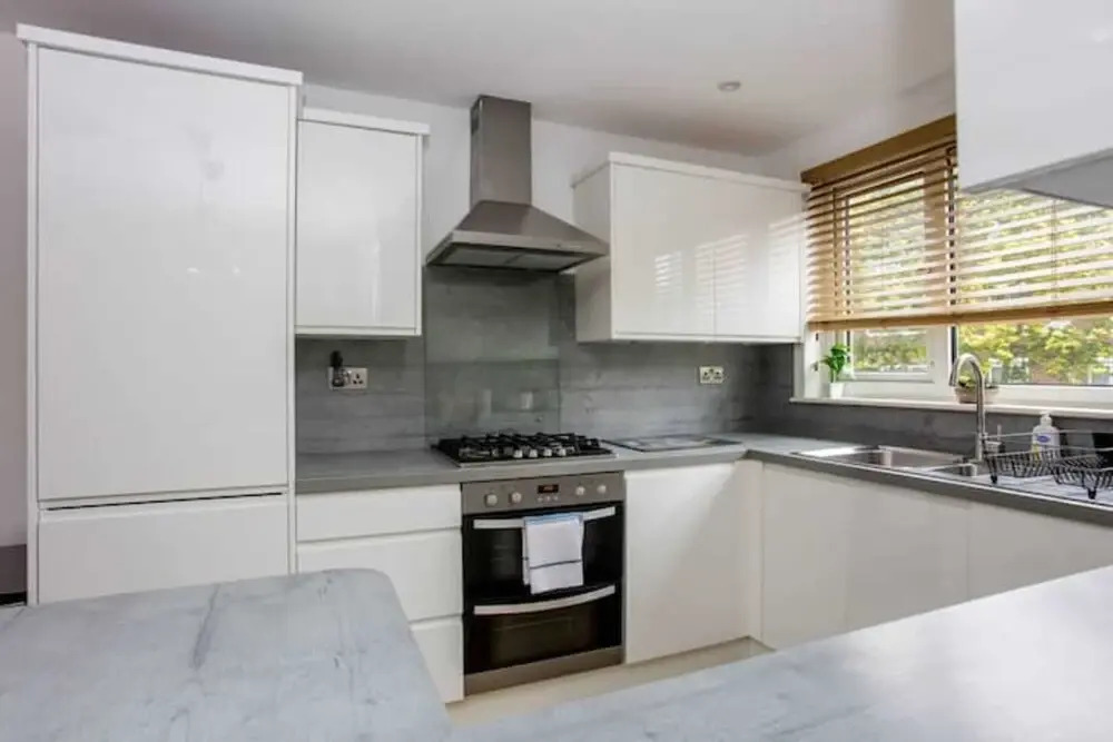Spacious 3 Bedroom Apartment With Large Balcony