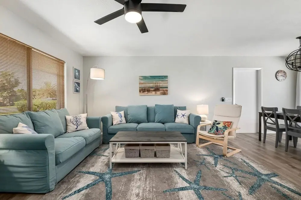 Lakes Sunny Paradise Newly Remodeled 3 Bedroom Home With Pool Fenced in Backyard 3 Home by Redawning