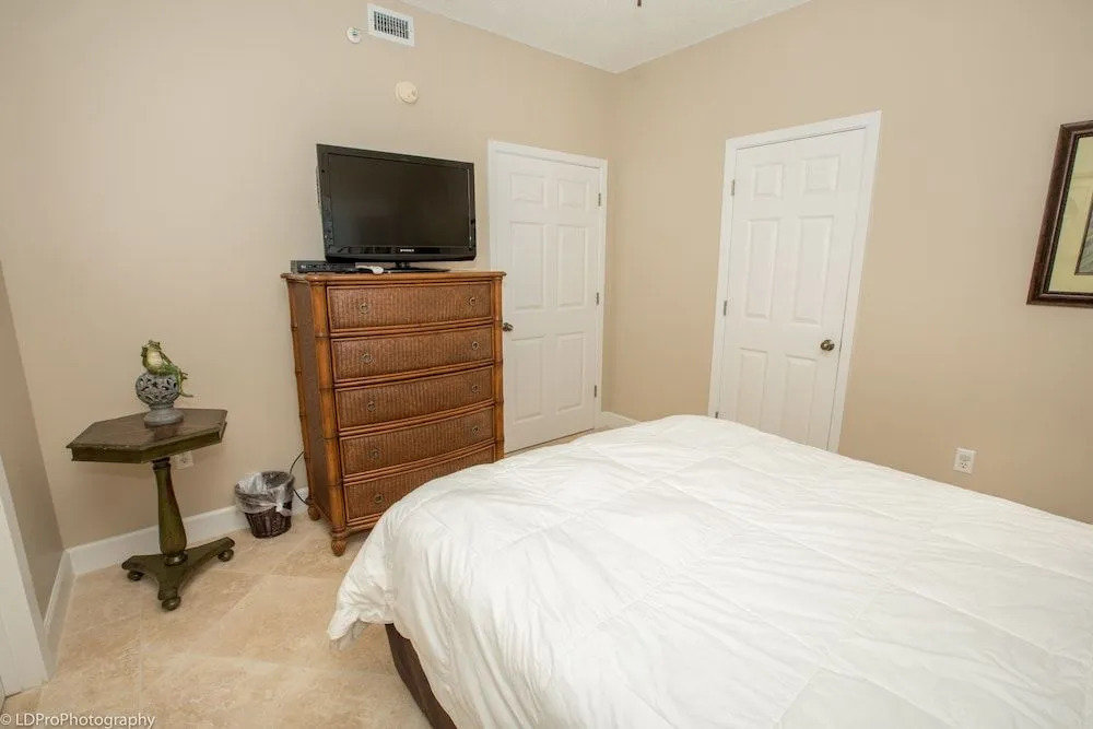 Oceania 407 3 Bedroom Condo by RedAwning