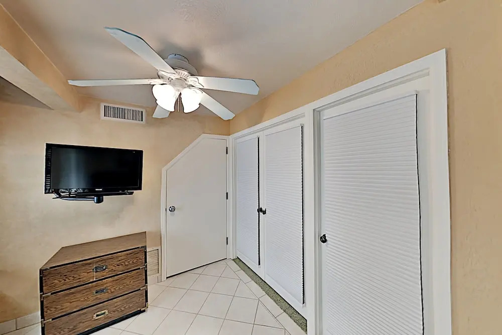 Ski-in/ski-out W/ Pool & Hot Tub 2 Bedroom Condo