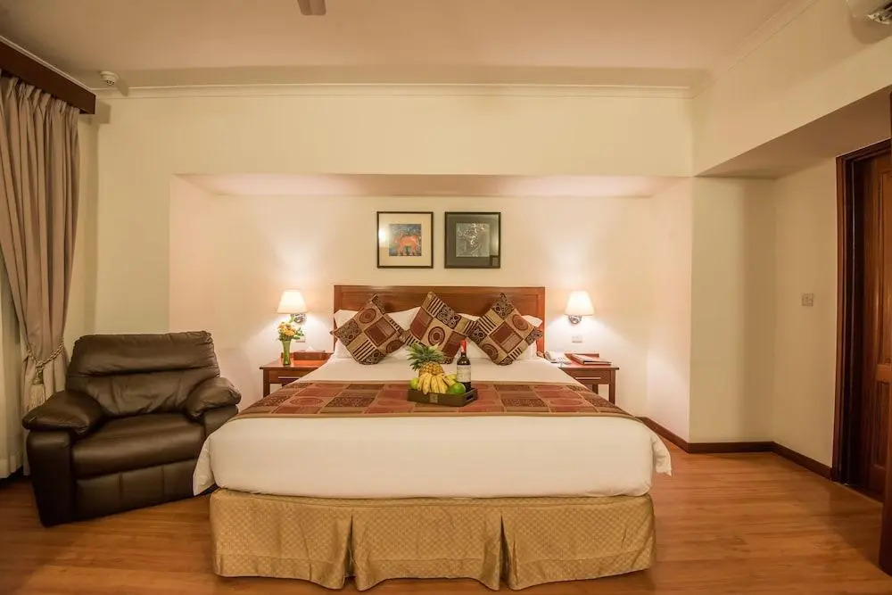 Sea Cliff Court Hotel & Luxury Apartments
