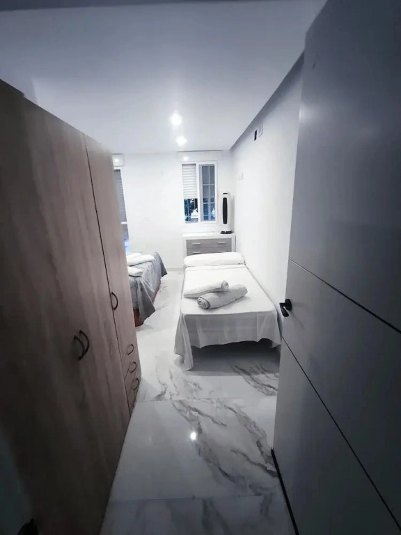 Airbhouse Prívate Rooms & Triana