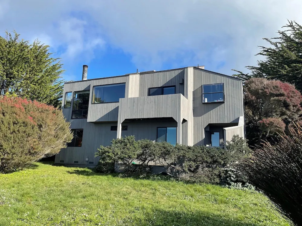 Viglione Fireplace, Hot Tub, & Ocean Views