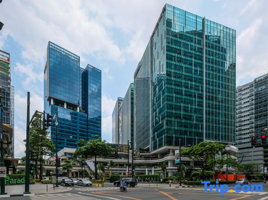 2BR Uptown BGC-22Floor view and near Mitsukoshi, Uptown Mall, and Restaurants