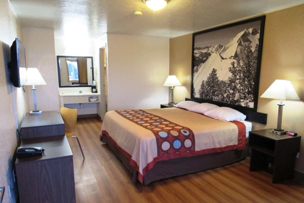 Super 8 by Wyndham Evanston