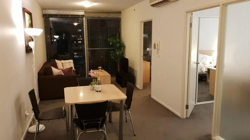2 bedrooms CBD FREE Tram apartment