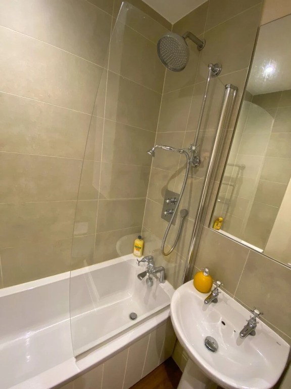 Luxury High Street Apartment
