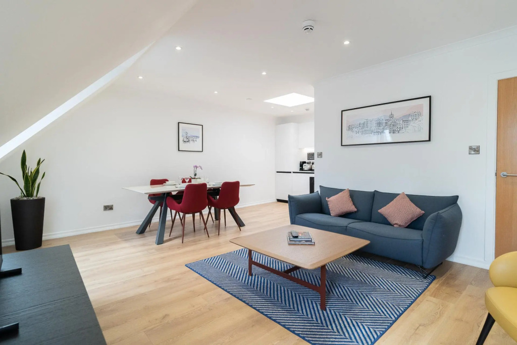 Fountain Court Apartments - Grove Executive