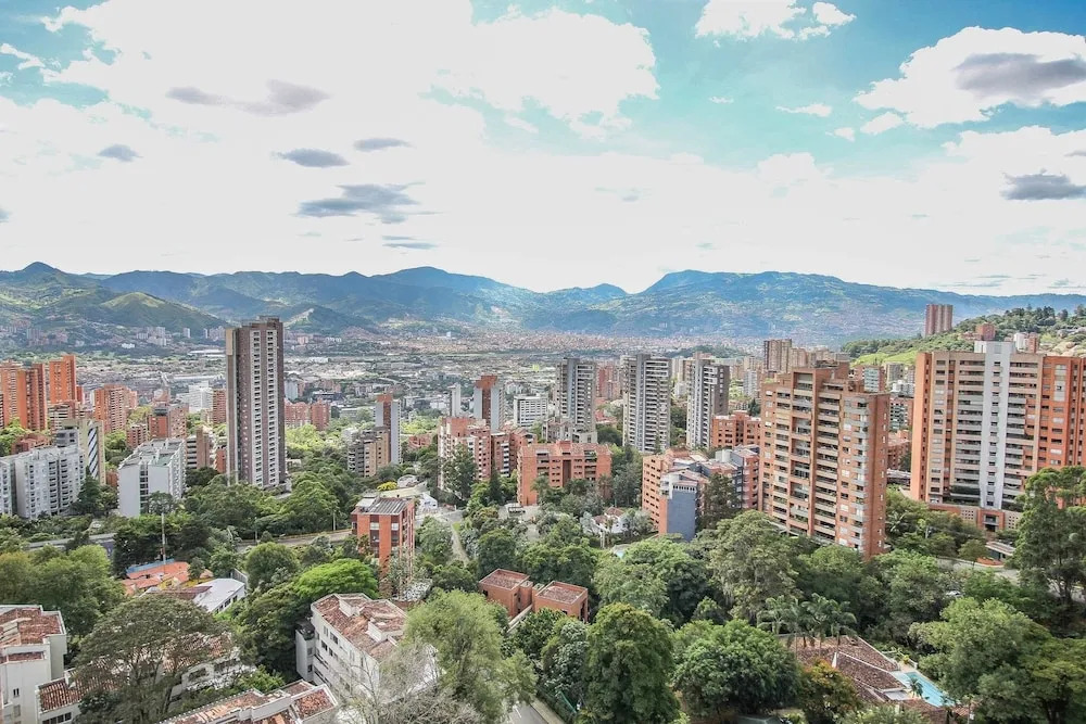 Estudio Piso Alto Con Bacon Poblado La Frontera
