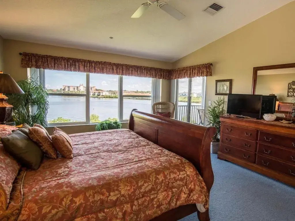 Gulf Retreat 2: Magnificent Water Views, Steps to Beach, None Cleaner, None Nicer!