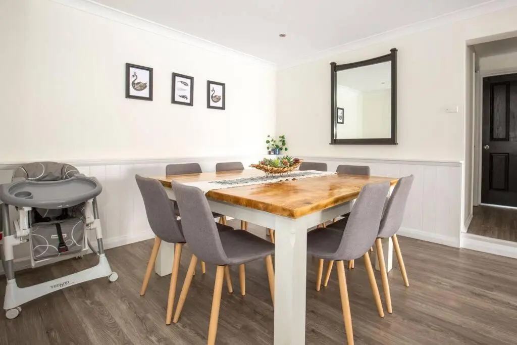 Swanway family holiday home - 15 min walk to beach, seconds to lake