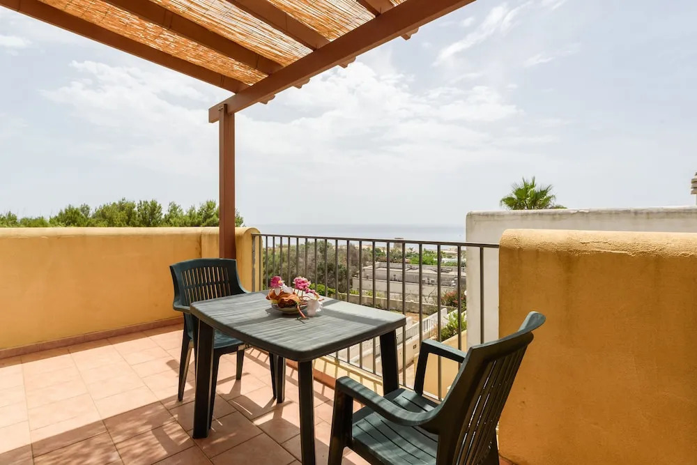 Lovely Apartment with Sea View Terrace