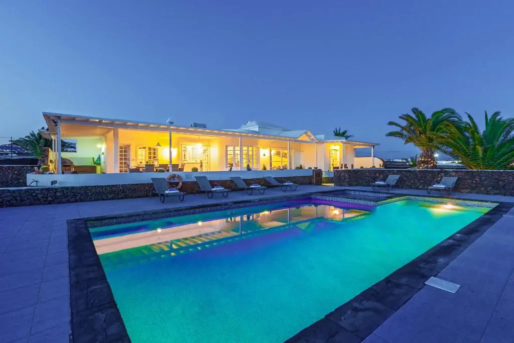 Villa Quiquere - great 4 bedroom Puerto Calero villa with heated pool hot-tub