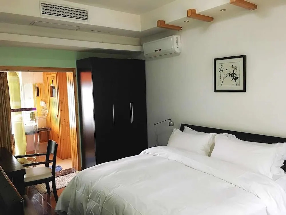 Taiping Lake Clove Garden Hotel