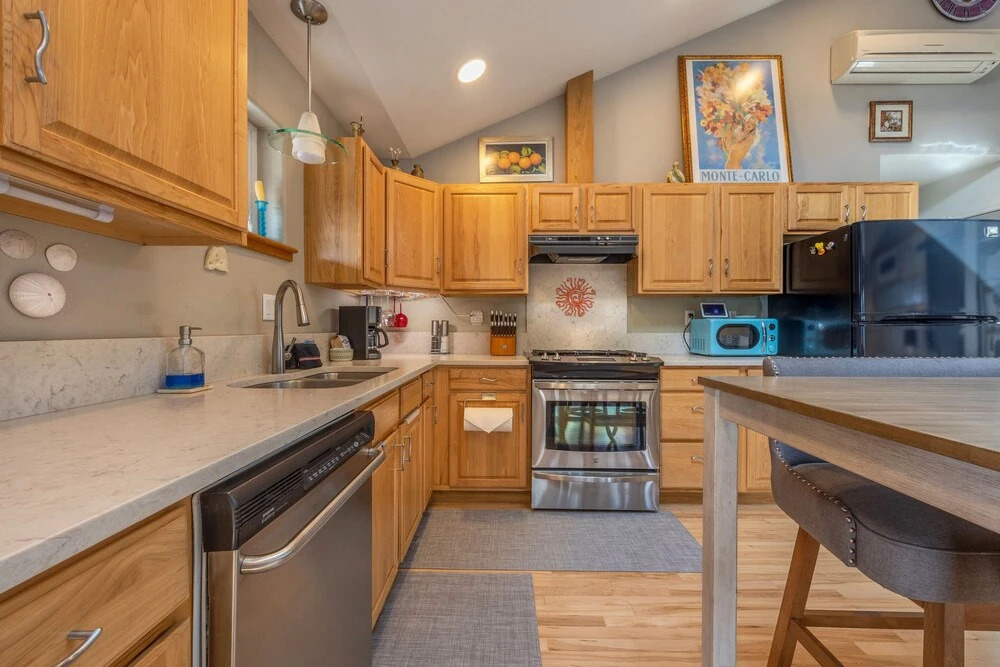 Lois Lanes Perch 1 Bedroom Home by RedAwning