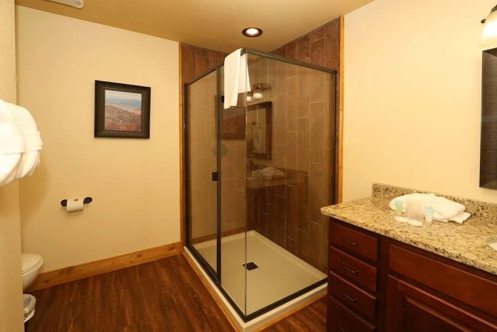 Aqua Paradise - Six Bedroom Chalet