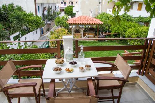 Zorbas Hotel Apartments & Studios