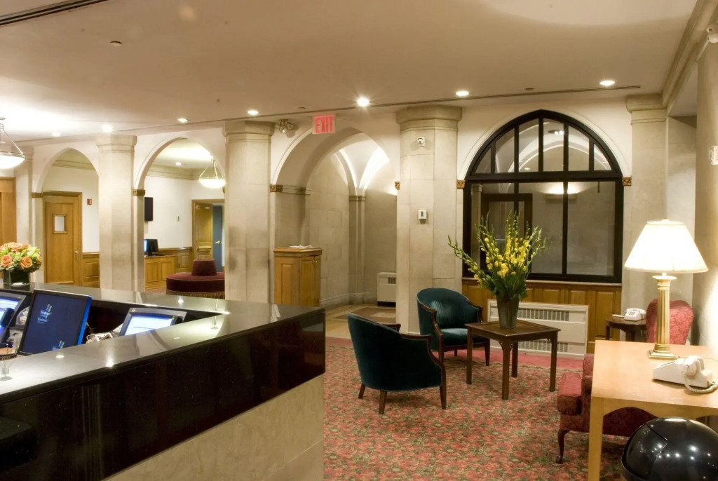 Salisbury Hotel