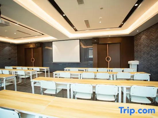 Yitel Zhishang Hotel (Quzhou Kaihua Deyang Building)