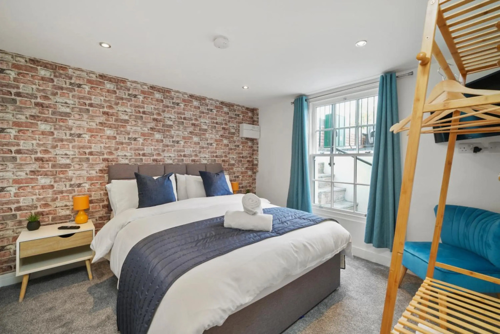 Stylish Boutique 1 Bed Apartment 4 Guests Wi-Fi Netflix Disney Plus Parking Close To Town & Gravesend Station