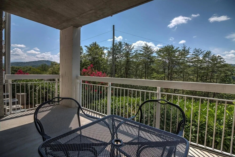 Whispering Pines 612