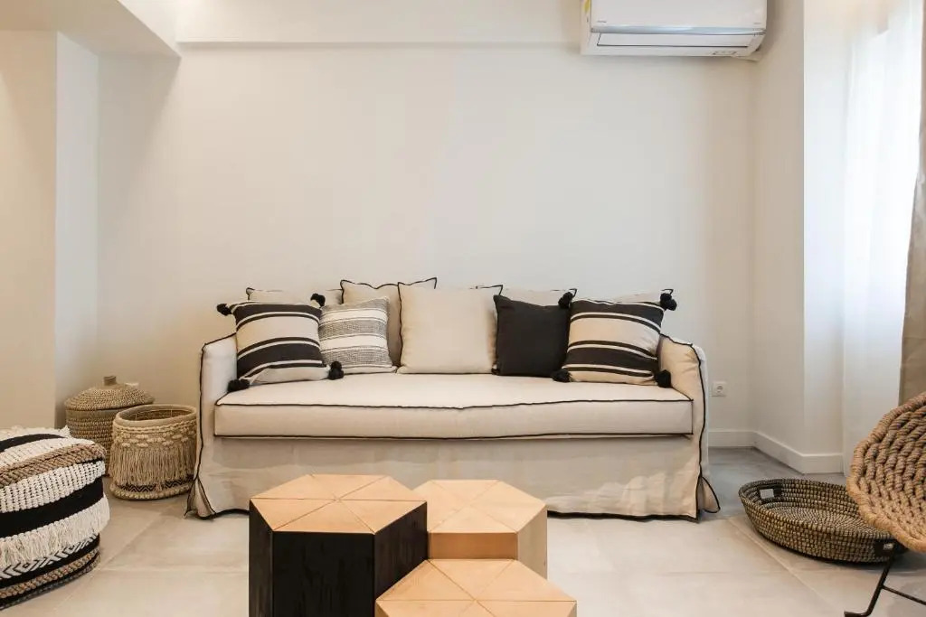 *** Apt 110m2 3bed 2bath, walk to Acropolis ***