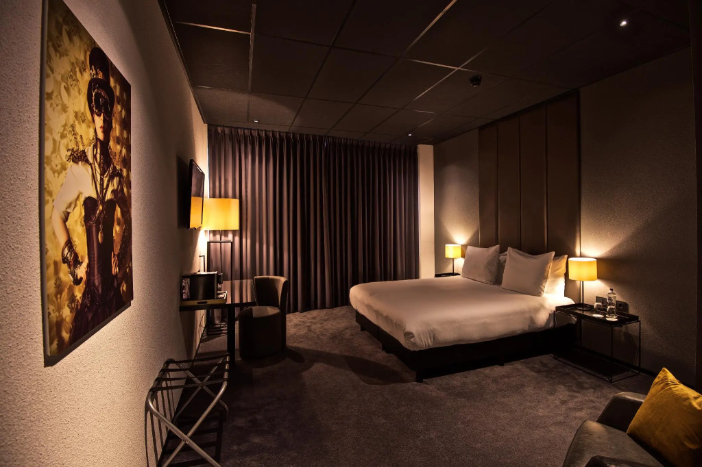 Hotel Glow