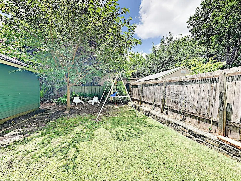 1802 Kinney Avenue Home 2 Bedrooms 2 Bathrooms Home