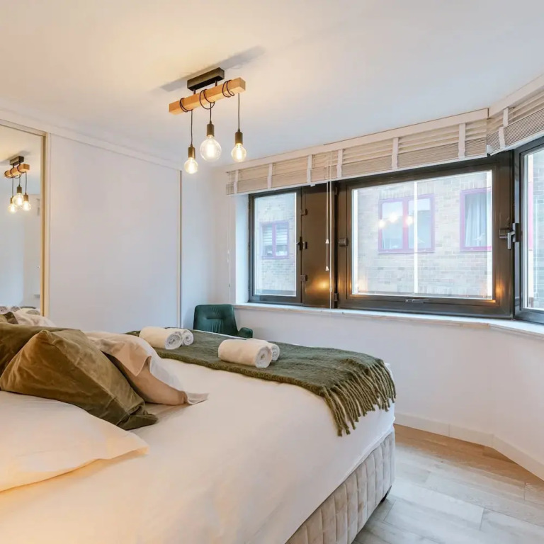 Pleasant 2 Bedroom Apartment With Private Parking