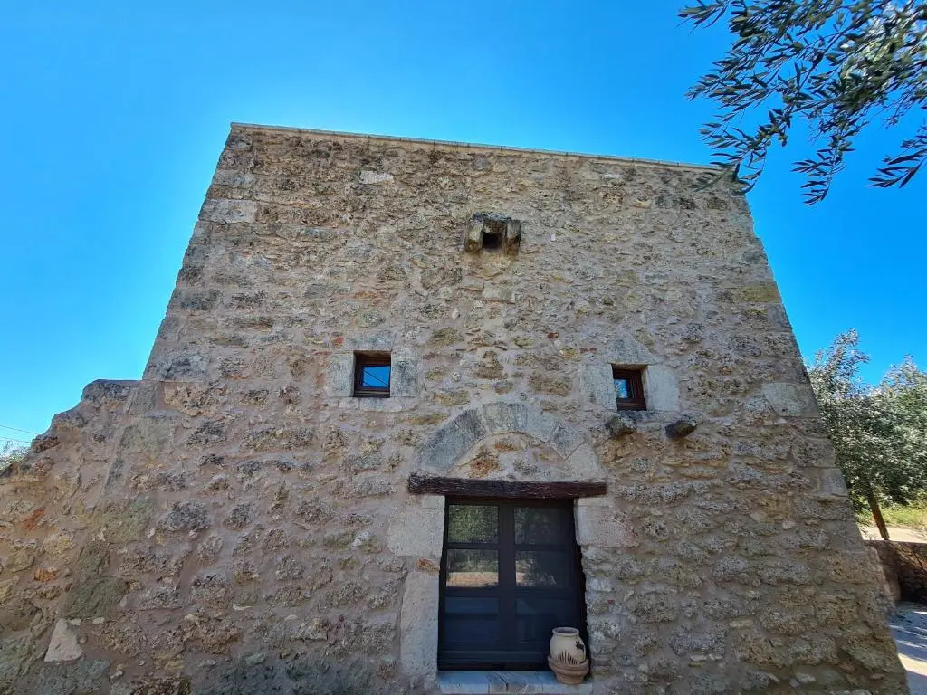 Pyrgos 1869 with Private Pool