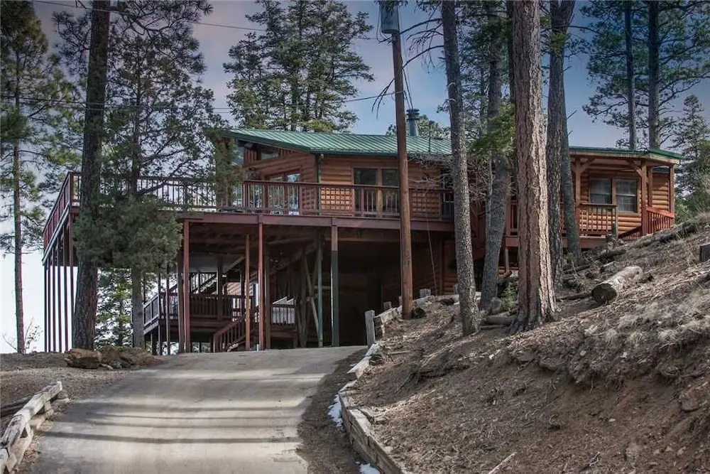 Buffalo Lodge - Seven Bedroom Cabin with Hot Tub