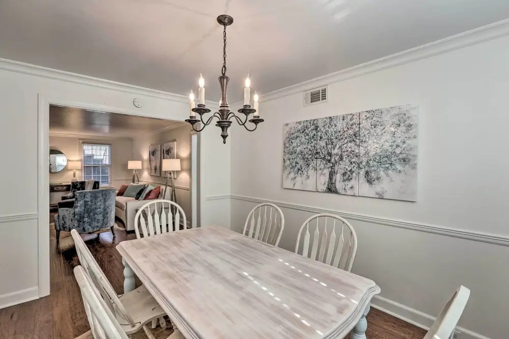 Walk to Broad St: Central Thomasville Condo