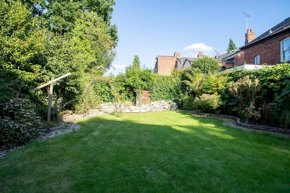 Beautiful Spacious Detached Home in Great Location