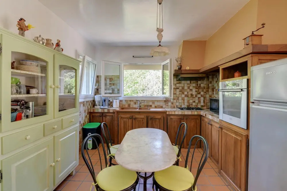 House With 3 Bedrooms in Oppède, With Wonderful Mountain View, Private