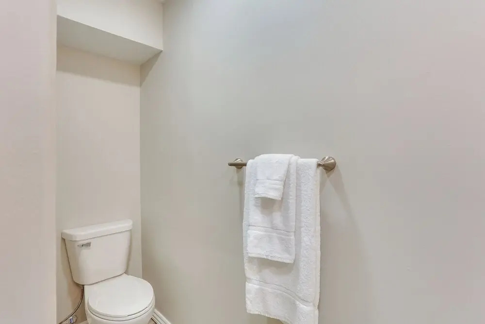 Half-mi to Oakland City Golf Club: Sleek Apartment